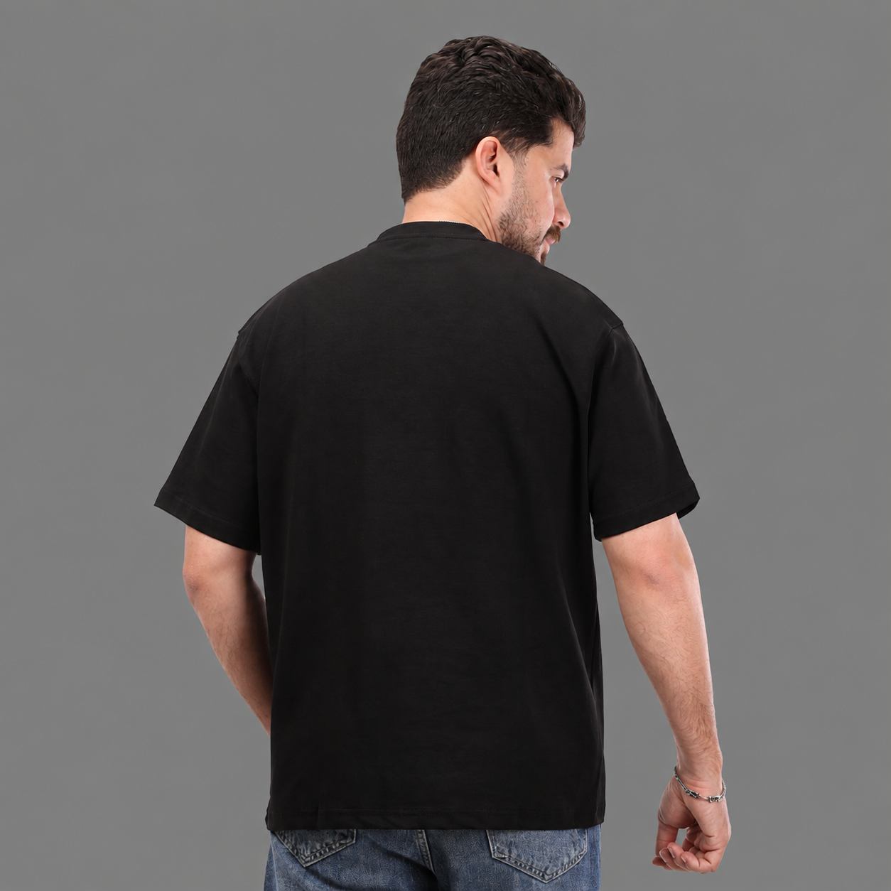 YA Signature Tee – Black Edition - الصورة 3